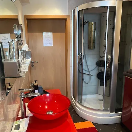 Gaestezimmer In Bei Duesseldorf Mit Einem Hauch Luxus 招待所